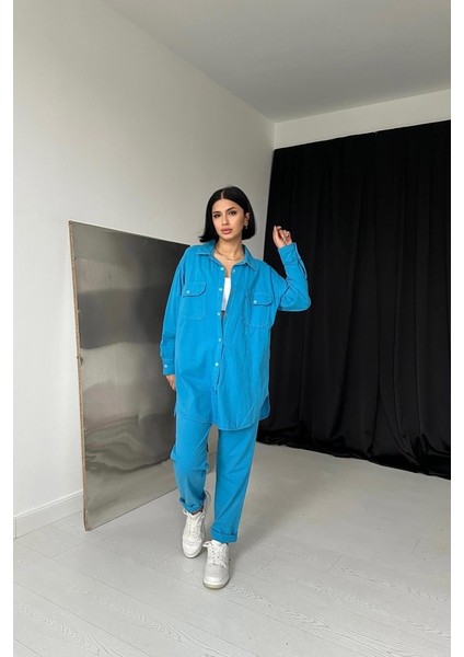 Mavi Gömlek ve Çıtçıtlı Pantolon Takım