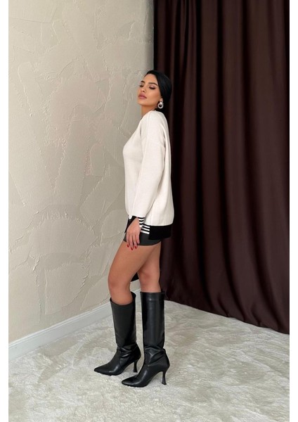 Siyah Yaka ve Manşet Garnili Triko Kazak