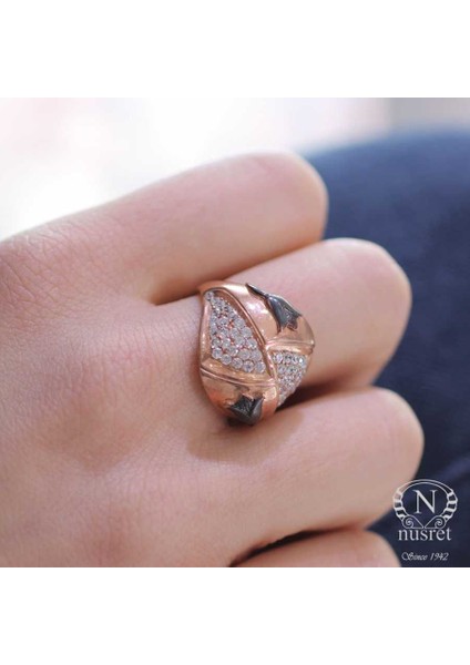 925 Ayar Rose Gümüş Lale Motifli Taşlı Yüzük fırsatları