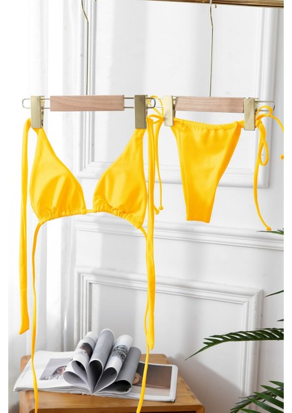 Kadın Sarı Yandan Bağlamalı Tangalı Üçgen Bikini Mayo Takımı