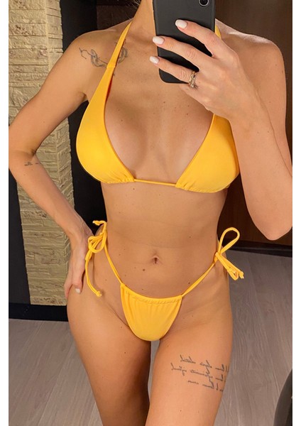 Kadın Sarı Yandan Bağlamalı Tangalı Üçgen Bikini Mayo Takımı