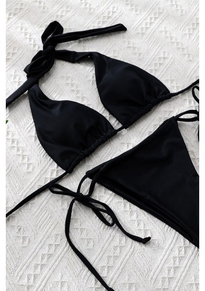 Kadın Siyah Yandan Bağlamalı Tangalı Üçgen Bikini Mayo Takımı