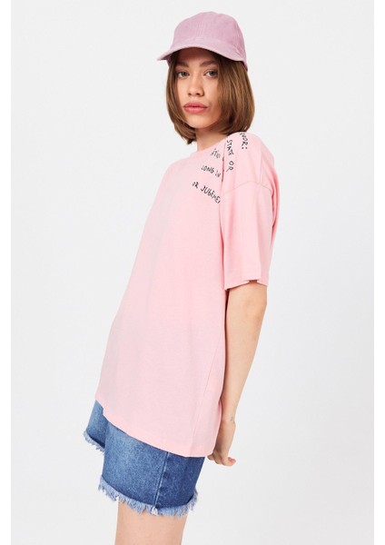 Pembe Göğüs Yazı Baskılı Pamuklu Oversize Tişört 2150-31M