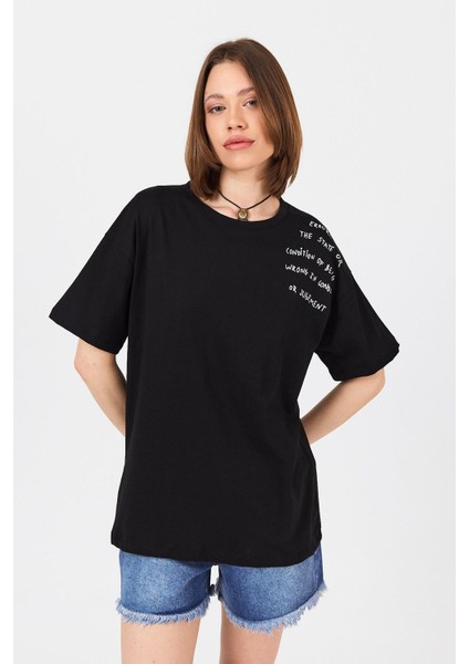 Siyah Göğüs Yazı Baskılı Pamuklu Oversize Tişört 2150-31M