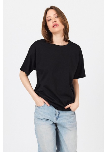 Siyah Arka Yazı Baskılı Kalpli %100 Pamuk Oversize Tişört 2150-33M modelleri