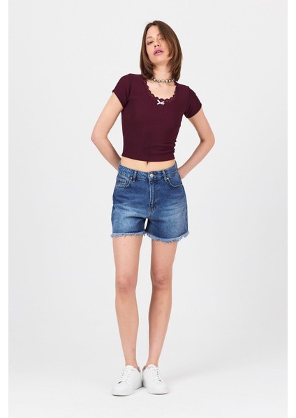 Bordo Dantel Yaka Fiyonk Detaylı Crop Tişört 2207 modelleri