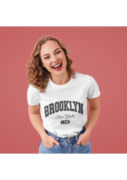 Brooklyn Baskılı Standart Kalıp Bisiklet Yaka Pamuklu Kadın Tshırt