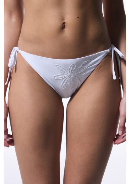 Beyaz Nakışlı Bikini Altı fiyatları