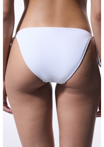 Beyaz Nakışlı Bikini Altı fırsatları