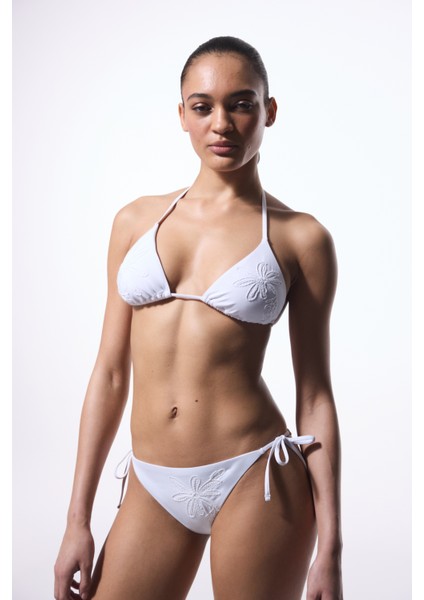 Beyaz Nakışlı Bikini Altı