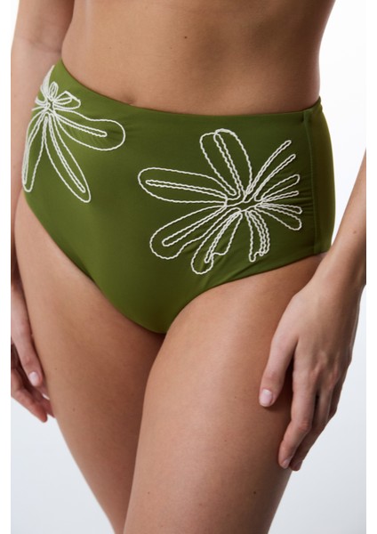 Kır Yeşili Nakışlı Bikini Altı