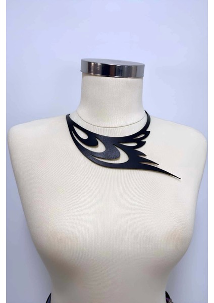 Kuş Kanadı ve Göz Detaylı Şık Deri Choker, Deri Kolye