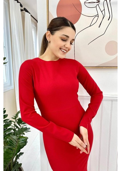 Kırmızı Sırt Dekolteli Elbise
