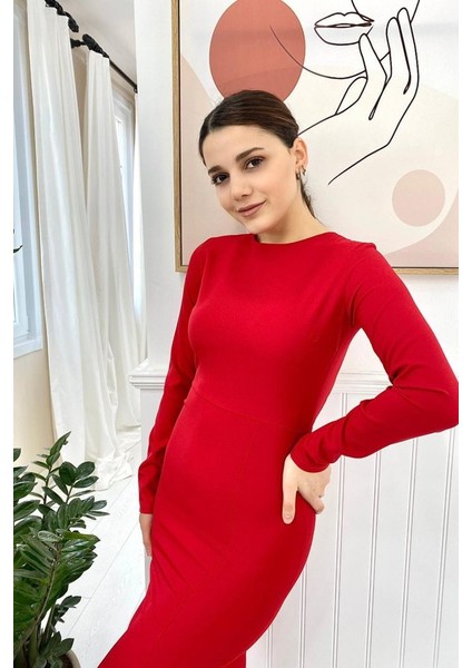 Kırmızı Sırt Dekolteli Elbise