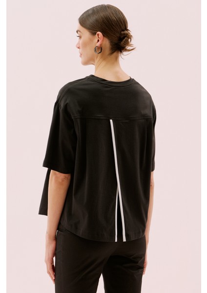 Biye Detaylı Arkası Yırtmaçlı T-Shirt Siyah Y2523802_001