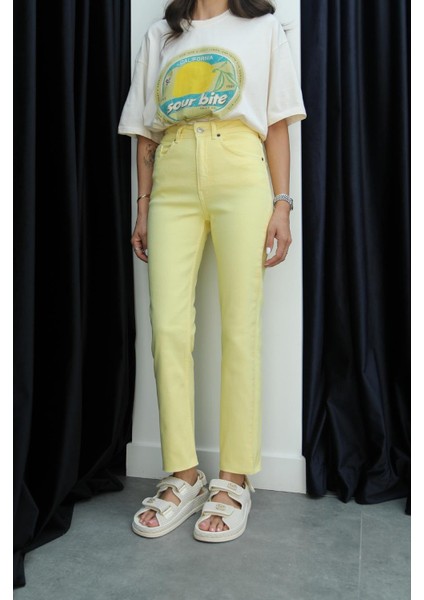 Sarı Boy Fit Kesik Paça Jean