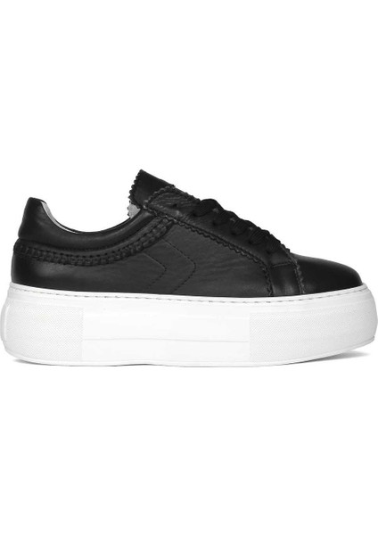 Kadın Siyah Bağcıklı Kalın Tabanlı Deri Sneaker