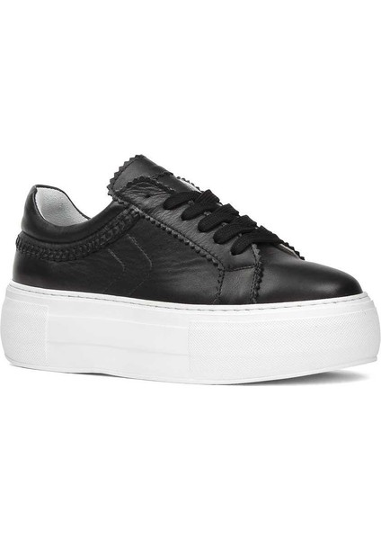 Kadın Siyah Bağcıklı Kalın Tabanlı Deri Sneaker