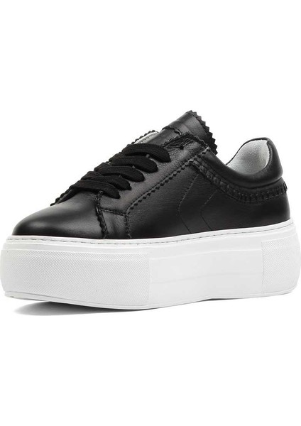Kadın Siyah Bağcıklı Kalın Tabanlı Deri Sneaker