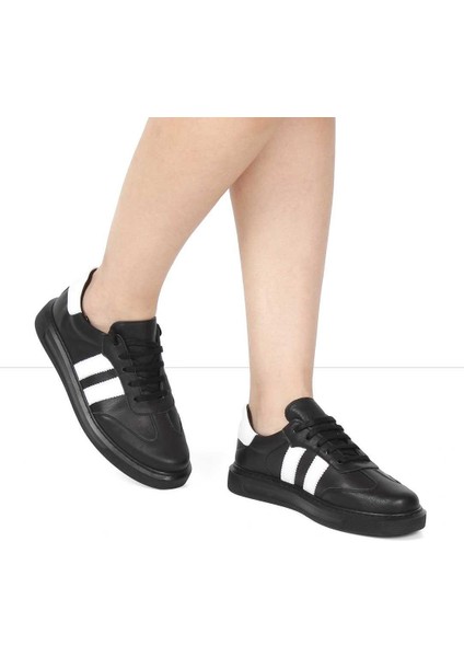 Kadın Siyah Beyaz Bağcıklı Kalın Tabanlı Deri Sneaker