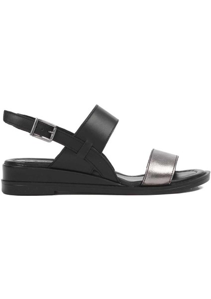 Kadın Siyah Bilekten Tokalı Deri Sandalet