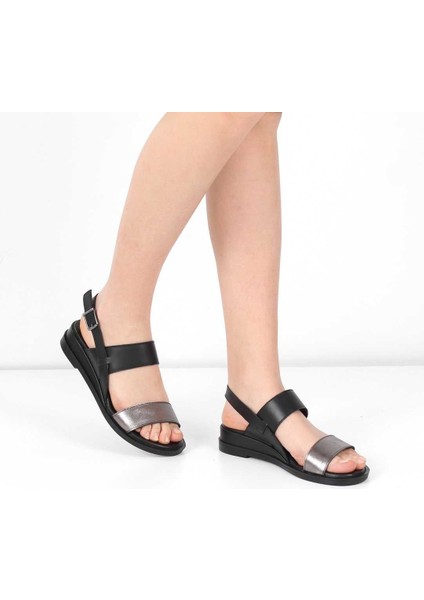 Kadın Siyah Bilekten Tokalı Deri Sandalet fiyatları
