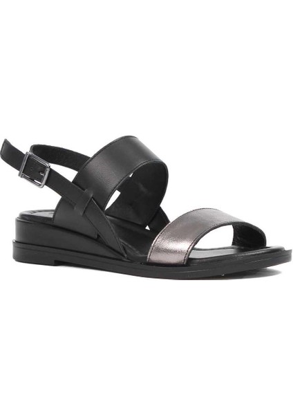 Kadın Siyah Bilekten Tokalı Deri Sandalet modelleri