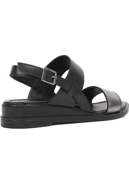 Kadın Siyah Bilekten Tokalı Deri Sandalet indirimleri