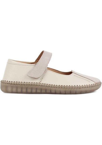 Kadın Bej Bantlı Önü Kapalı Deri Ayakkabı