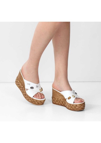 Kadın Beyaz Tokalı Dolgu Topuklu Deri Terlik fiyatları