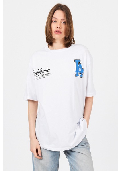 Beyaz La Baskılı California Yazılı Oversize Tişört 5197 fiyatları