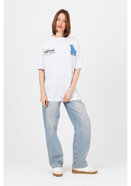Beyaz La Baskılı California Yazılı Oversize Tişört 5197 modelleri