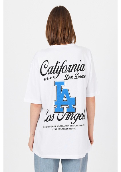 Beyaz La Baskılı California Yazılı Oversize Tişört 5197 indirimleri