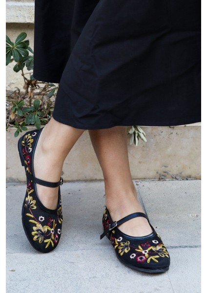 Nakış Tül Çiçek Detaylı Kadın Babet-Siyah modelleri