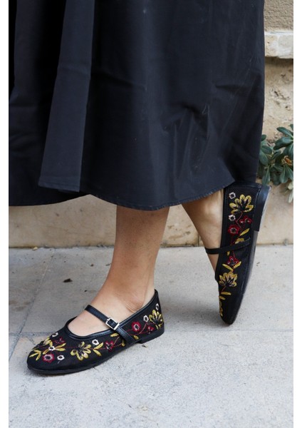 Nakış Tül Çiçek Detaylı Kadın Babet-Siyah