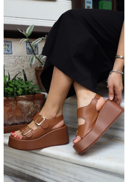 Dolgu Topuklu Tokalı Kadın Sandalet-Taba