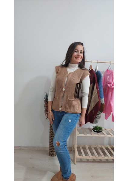 Gold Düğmeli Yelek