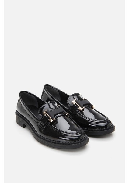 Kadın Rugan Siyah Tokalı Klasik Loafer