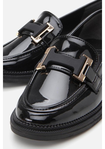 Kadın Rugan Siyah Tokalı Klasik Loafer