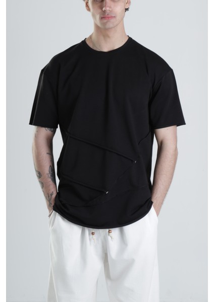 Siyah Halat Detaylı Tasarım T-Shirt