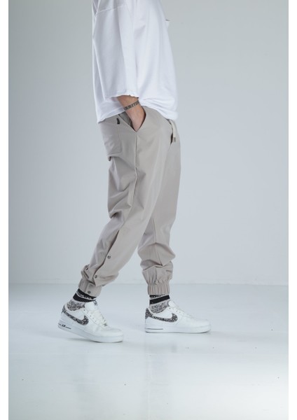 Paça Detaylı Bej Jogger Pantolon