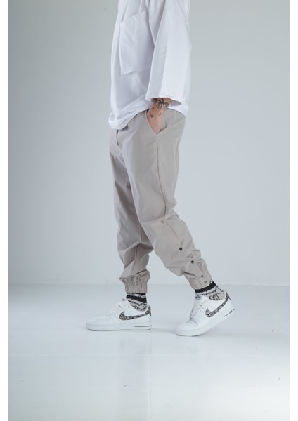 Paça Detaylı Bej Jogger Pantolon