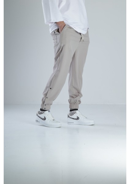 Paça Detaylı Bej Jogger Pantolon