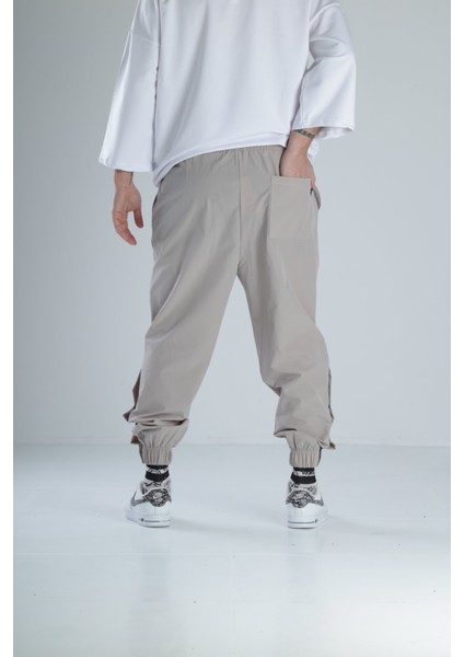 Paça Detaylı Bej Jogger Pantolon