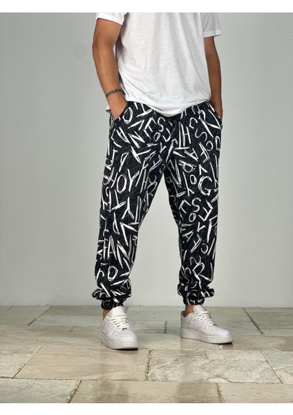 Siyah Beyaz Grafiti Desenli Jogger
