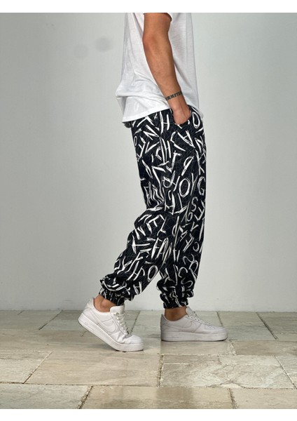 Siyah Beyaz Grafiti Desenli Jogger