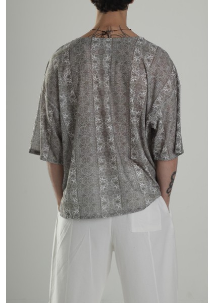 Etnik Yeşil Desenli T-Shirt fırsatları