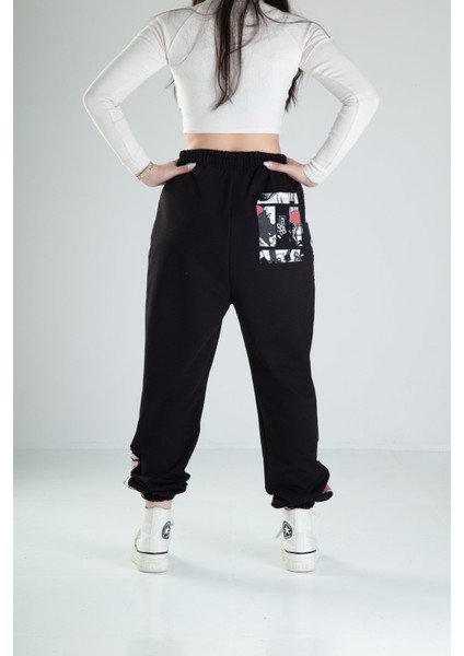 Çizgi Roman Desenli Siyah Jogger fırsatları