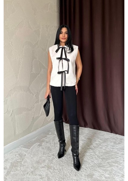 Ekru Fiyonklu Peluş Yelek