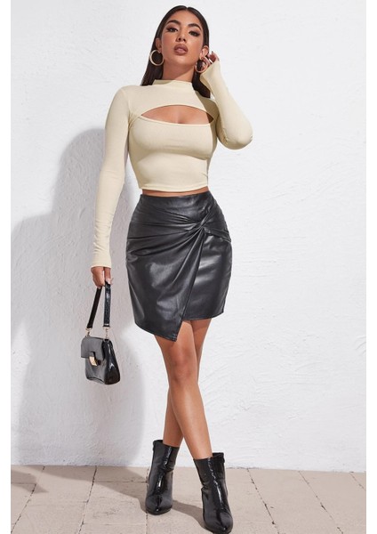 Kadın Ekru Göğüs Dekolteli Uzun Kollu Cut Out Crop Top Bluz